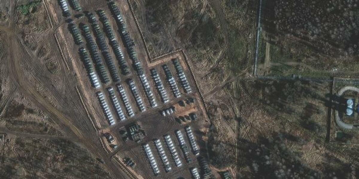 Почему Россия свозит военную технику на границу с Украиной? - отвечают эксперты 