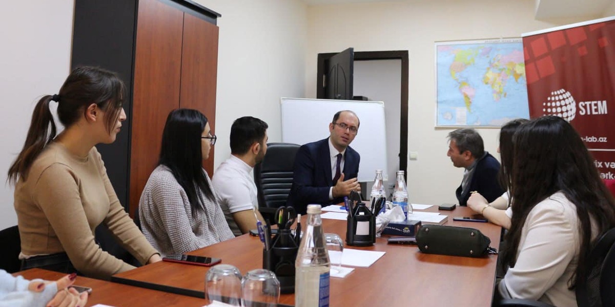 В центре STEM проводятся семинары для молодых исследователей 