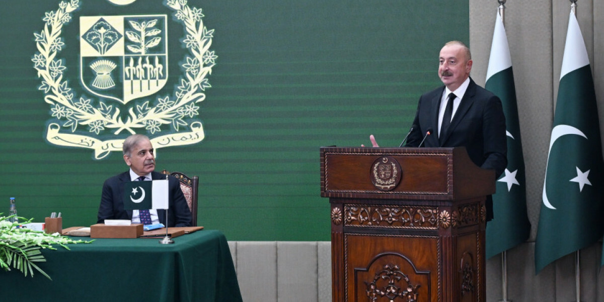 Пакистан наращивает отношения с  Азербайджаном, по мере того как Индия вооружает Армению 