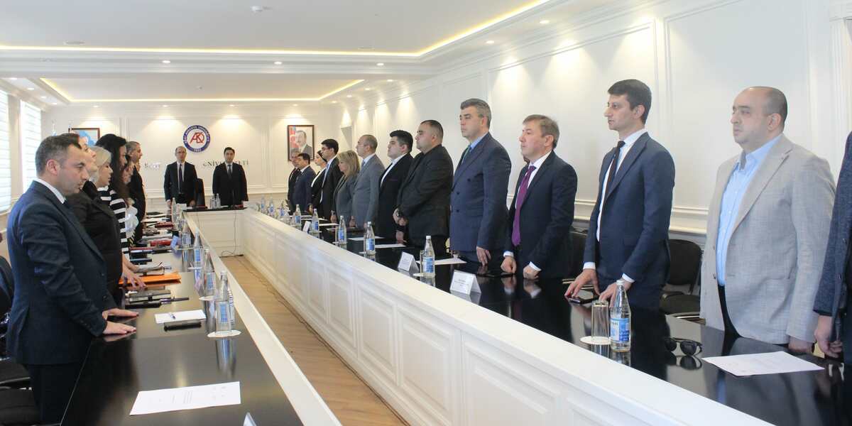 Состоялся круглый стол на тему «Азербайджан – в точке пересечения трансконтинентальных мега-маршрутов «Восток-Запад» и «Север-Юг»