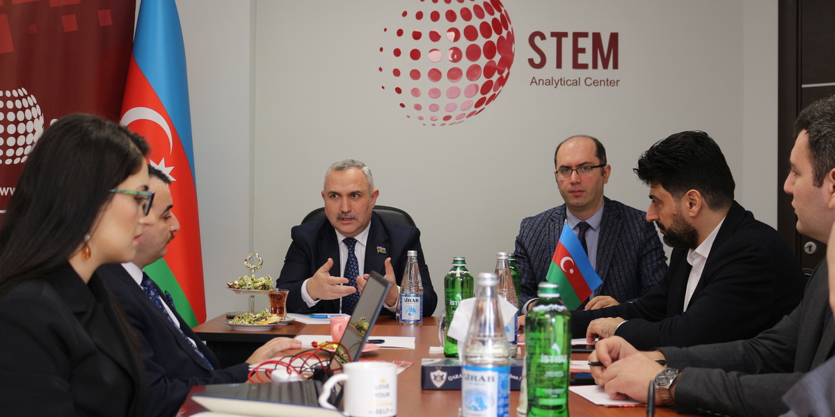 В центре STEM обсудили вопросы репатриации азербайджанцев в контексте мирного процесса с Арменией 