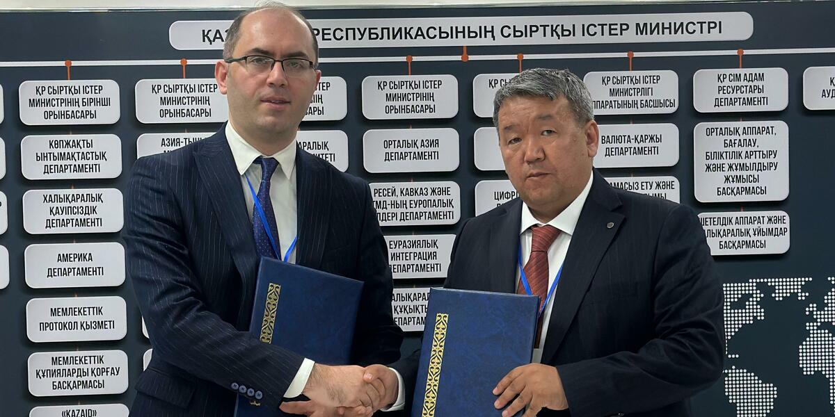 Центр STEM подписал меморандум о сотрудничестве с Институтом исследований Центральной Азии 