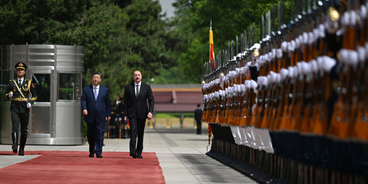 Tək kəmər - tək dostluq: ticarət yollarından siyasi etimada
