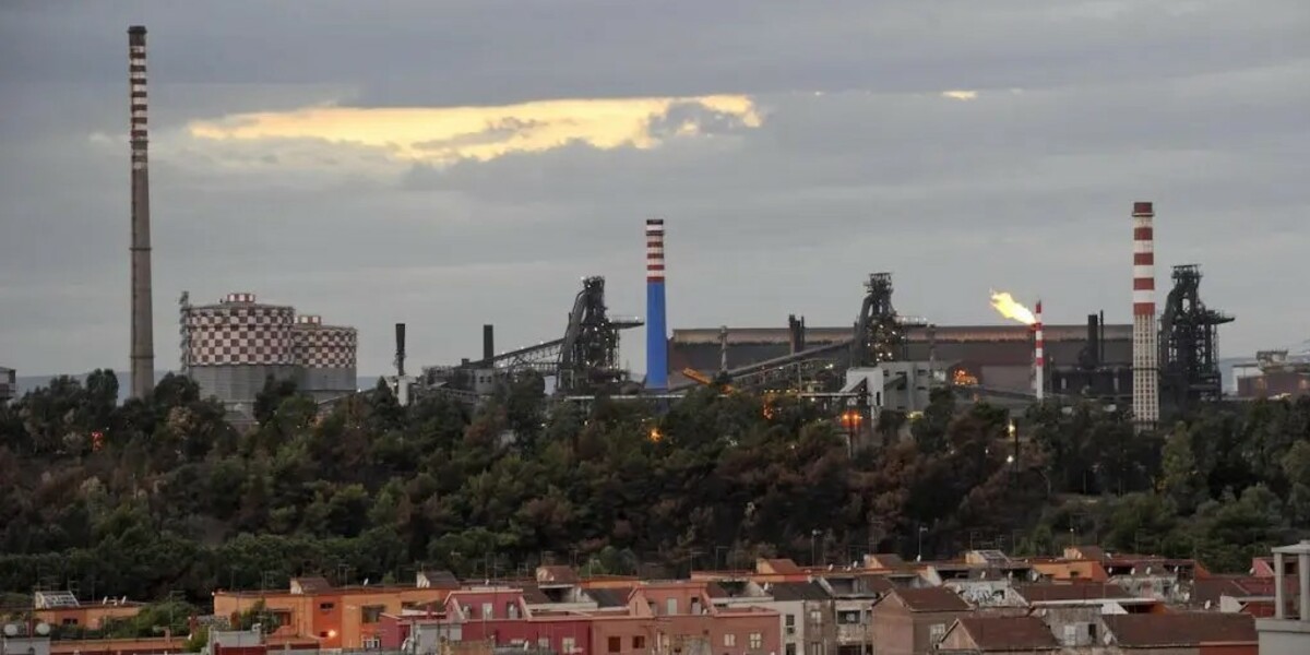 Азербайджан не будет участвовать в восстановлении крупнейшего металлургического завода Италии