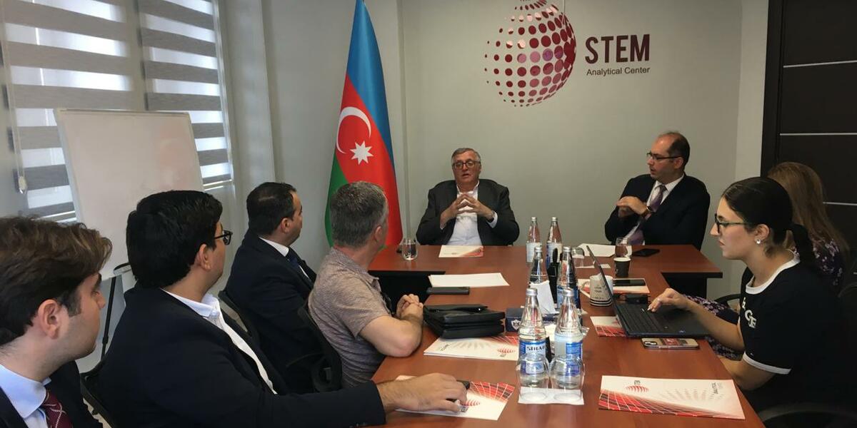 В аналитическом центре STEM прошла встреча с Давидом Апциаури