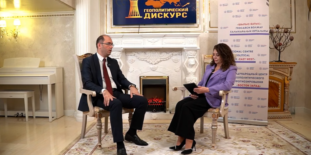 Директор центра STEM: 