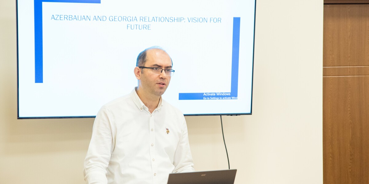 Директор аналитического центра STEM Орхан Йолчуев прочитал лекцию студентам в Грузии