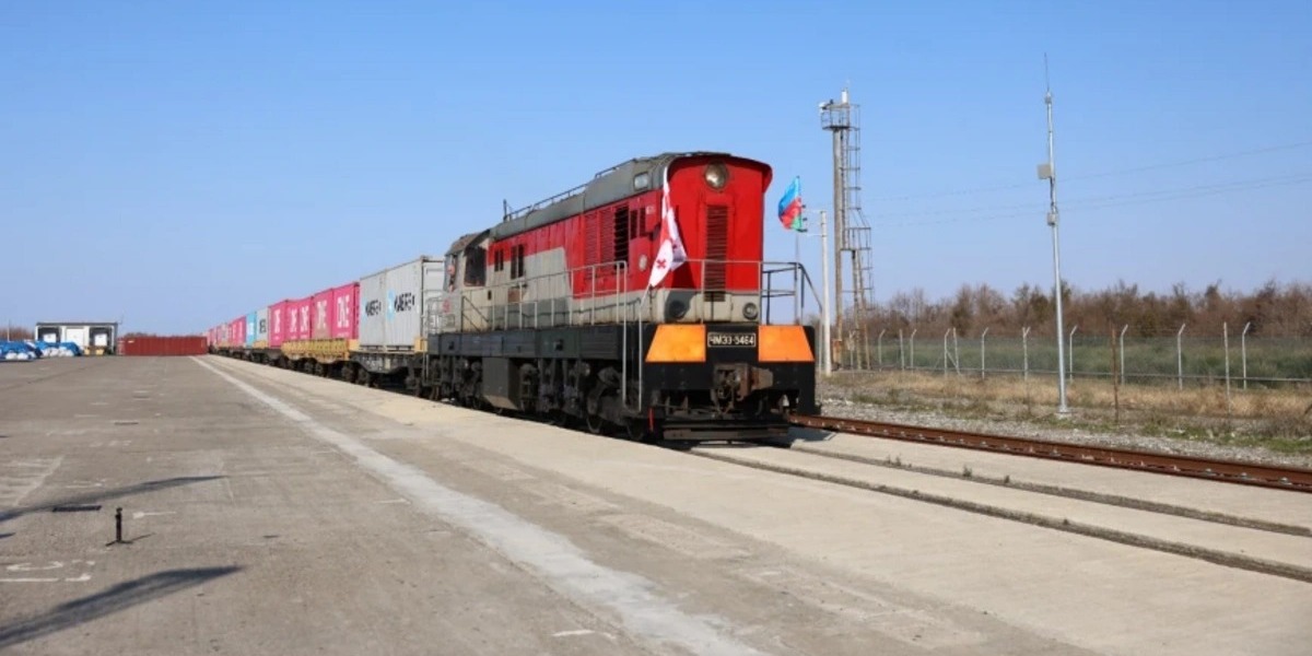 Из Поти в Баку запустили скоростной блок-поезд Инфраструктура