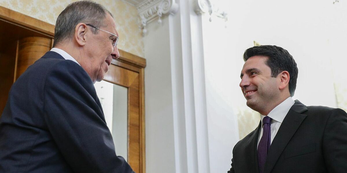 Между Кремлем и Белым домом: выдержит ли Армения игру на два фронта?